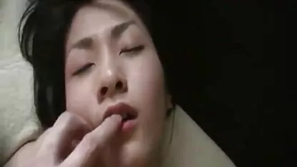 新鮮な新鮮な口の中でペニスを取り、最初の人でフェラチオを与えます 無料 えろ 動画 女性