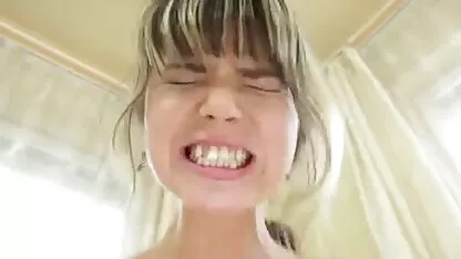 性別中のマッサージを与える金髪の少女が楽しかった えろ めん 動画