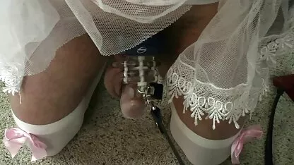 成熟した女性は、快適なソファの上に彼女の足を伸ばし、彼女の猫を運指 鈴木 一徹 えろ