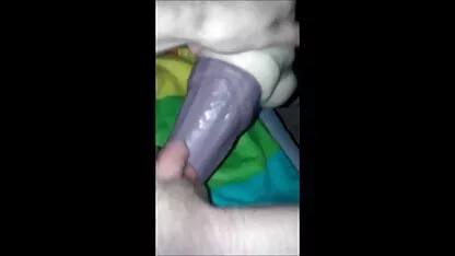 カメラの前で床を模索している小さなおっぱいの長い髪の女の子 鈴木 一徹 えろ