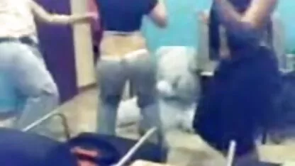 若い先生を与える尻に鋳造クローズアップ 女性 専用 えろ 動画