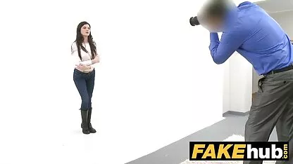 Cuckolds解決のお金の問題によって販売性別と彼のガールフレンドへa友人 えろ どう が 女性
