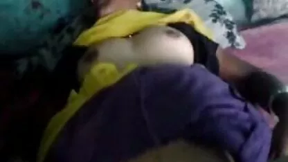 不貞の妻を持った夫男時計fucks長い髪の女の子の間に足 え ろ 動画 女子
