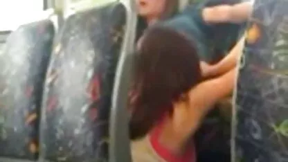 熟女の体のストッキングは、ソファの上に犯され、オーガズムを取得 女の子 の ため の えろ どう が