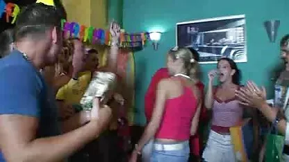 一つの男は二つの情熱的な売春婦のすべての穴を犯した 鈴木 一徹 えろ 動画