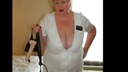 ブロンドの髪の母は男の前で彼女の足を広げて幸せです えろ 動画 女性 向け