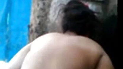 ロシアの女の子を示して素敵なお尻の前にアマチュアカメラ えろ じょせい
