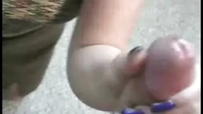 二人の男は、フェラチオを行うために女の子を説得し、その後、彼女とセックスを交互に取ります えろ どう が 女性 向け